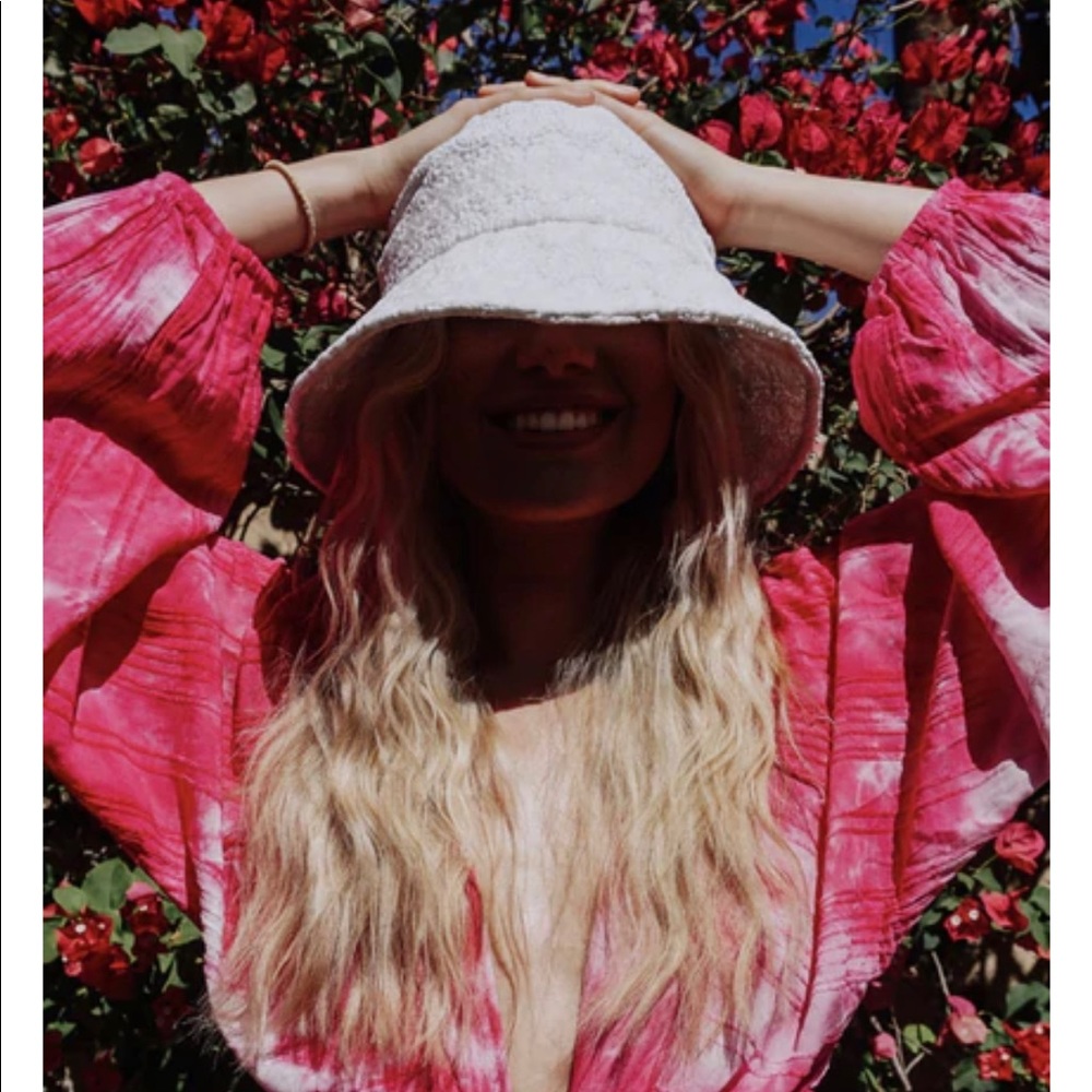 Lack of color small lace bucket hat